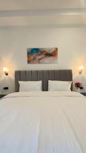 En eller flere senge i et værelse på Pattaya Downtown Pool Villa + 30 billeder