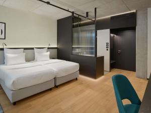 Giường trong phòng chung tại Pullman Zagreb