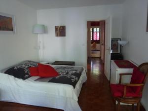 a bedroom with a bed and a desk and a chair at Apartment Les Muriers Blancs in Aix-en-Provence