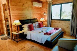 Postel nebo postele na pokoji v ubytování Signature Collections by Eight Continents + 85 fotografií