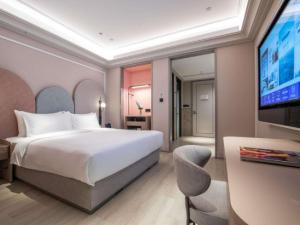 Ένα ή περισσότερα κρεβάτια σε δωμάτιο στο Mercure Nantong Railway Station