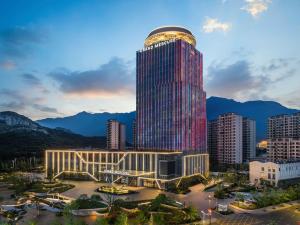 Nespecifikovaný výhled na hory nebo výhled na hory při pohledu z hotelu