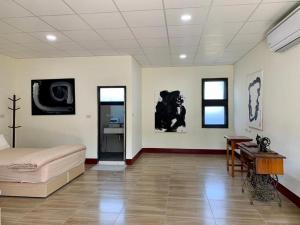 Postel nebo postele na pokoji v ubytování 台灣意象書法館