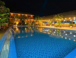 Bazén v ubytování Khu Nghỉ Dưỡng Sinh Thái Charm Eco Retreat nebo v jeho okolí + 20 fotografií