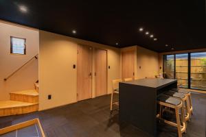 Foto sihtkohas Wada asuva majutusasutuse 難波站走路8分鐘包棟別墅 絕佳地理位置 最大16人 galeriist