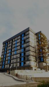 a large apartment building with blue windows at Apartment Rosa Brandis in Travnik