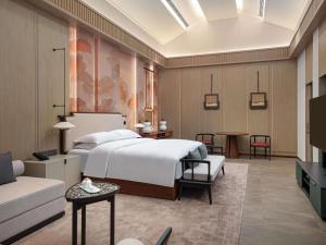 Ένα ή περισσότερα κρεβάτια σε δωμάτιο στο Dangkou Ancient Town Hotel Wuxi MGallery Collection +106 φωτογραφίες