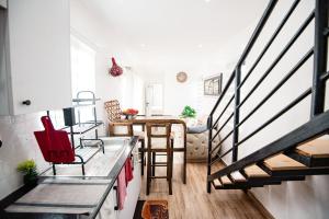 Khu vực ghế ngồi tại S&L Residence