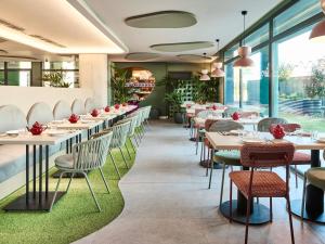 Restoran või mõni muu söögikoht majutusasutuses Ibis Styles Madrid Airport Valdebebas