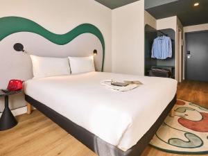 Voodi või voodid majutusasutuse Ibis Styles Madrid Airport Valdebebas toas +144 fotot