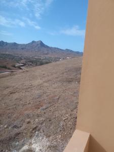 a view of a desert with mountains in the distance at Ma maison de cha de marhina in Mindelo