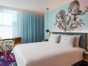 Voodi või voodid majutusasutuse 25hours Hotel Sydney The Olympia toas