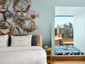 Voodi või voodid majutusasutuse 25hours Hotel Sydney The Olympia toas