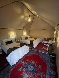 Postel nebo postele na pokoji v ubytování Desert tours&trips