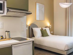 Ένα ή περισσότερα κρεβάτια σε δωμάτιο στο Adagio Access Bordeaux Sud Pessac +39 φωτογραφίες