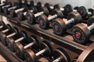 Fitness centrum a/nebo fitness zařízení v ubytování Hanza Tower DELUXE STUDIO 19 with POOL & SPA