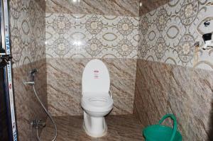 Et badeværelse på Shiv guru guest house