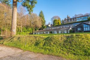 Κήπος έξω από το 11 Priory Cottages, cottage with lake access on Windermere