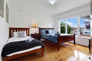 En eller flere senge i et værelse på Cosy Church St