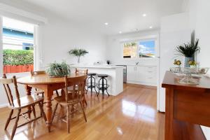 Køkken eller tekøkken på Cosy Church St + 12 billeder