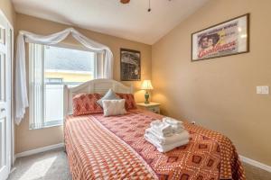 Postel nebo postele na pokoji v ubytování Safari Lodge + 44 fotografií