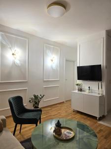 Μια τηλεόραση ή/και κέντρο ψυχαγωγίας στο Apartman N Pale