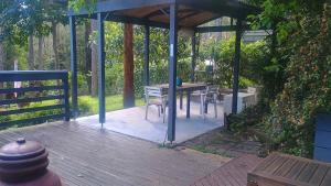 Κήπος έξω από το Half a house with Cubby House in Selby near Puffing Billy