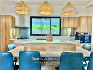 Køkken eller tekøkken på SG19 Villa Serenity Lux