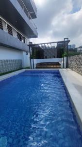 Bazén v ubytování Grand Fountain 2 bedroom unit nebo v jeho okolí + 5 fotografií