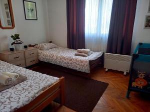 Postel nebo postele na pokoji v ubytování Apartman KEJ 64m2