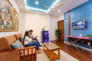 Μια τηλεόραση ή/και κέντρο ψυχαγωγίας στο FabHotel Kafeel Homes