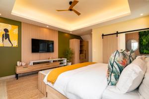 Postel nebo postele na pokoji v ubytování Seyrenity Heights + 15 fotografií