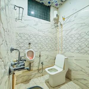 Koupelna v ubytování Hotel VK Inn, Near Prayagraj Junction