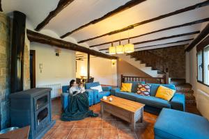 Fotografie z fotogalerie ubytování Casa de montaña en Casas Bajas con chimenea barbacoa y vistas al valle v destinaci Casas Bajas + 23 fotografií