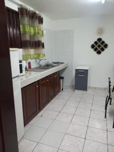 Kuchyň nebo kuchyňský kout v ubytování Oasis de Suzini