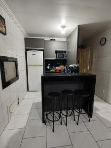 Una cocina o cocineta en Bento Gonçalves Bairro Progresso Casa ampla 3 quartos