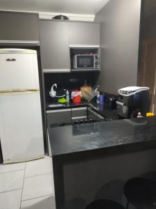 Una cocina o cocineta en Bento Gonçalves Bairro Progresso Casa ampla 3 quartos 6 fotos más