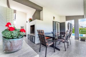 En balkon eller terrasse på Villa Marin