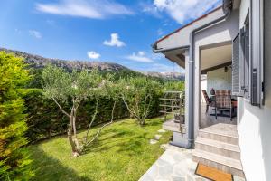 En generel udsigt til bjerge eller udsigt til bjerge taget fra villaen