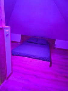 Ένα ή περισσότερα κρεβάτια σε δωμάτιο στο Une bulle de Bonheur