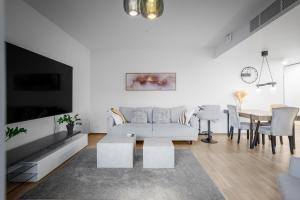 Χώρος καθιστικού στο Eco-apartment & balcony near Mall of Tripla, Helsinki
