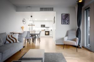 Χώρος καθιστικού στο Eco-apartment & balcony near Mall of Tripla, Helsinki