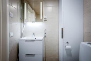 Ένα μπάνιο στο Eco-apartment & balcony near Mall of Tripla, Helsinki +26 φωτογραφίες