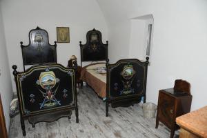 A bed or beds in a room at Medieval House
