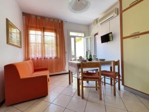 TV a/nebo společenská místnost v ubytování Homely apartment close to the beach-Beahost