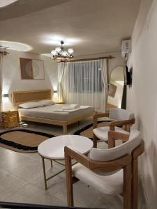 Postel nebo postele na pokoji v ubytování Mihre Konağı