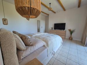 Μια τηλεόραση ή/και κέντρο ψυχαγωγίας στο Monteurzimmer 5