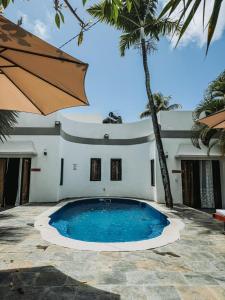 Piscina de la sau aproape de The Coastal Charm +3 fotografii