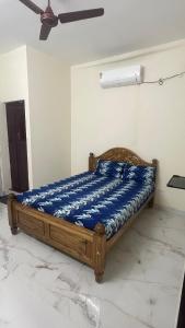 Ένα ή περισσότερα κρεβάτια σε δωμάτιο στο Gugan home stay