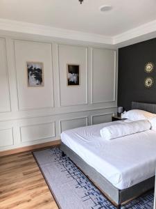 Ένα ή περισσότερα κρεβάτια σε δωμάτιο στο Sentul City Apartment Comfortable Suite